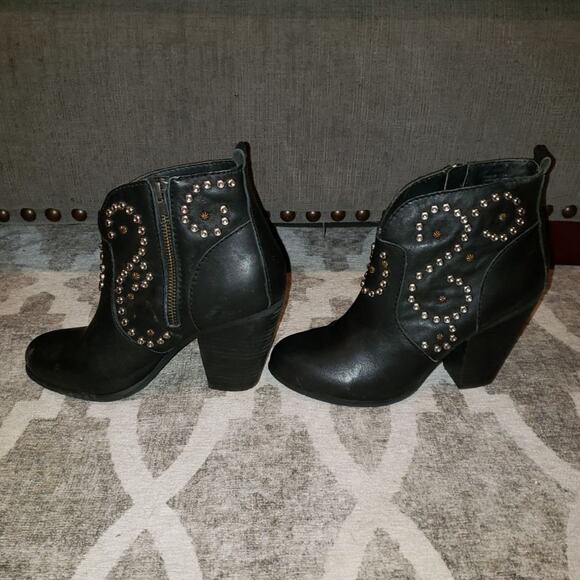 Steve Madden Awsum Women's 7.5 Studded Black Leather Upper Western Ankle Boots - Picture 4 of 9